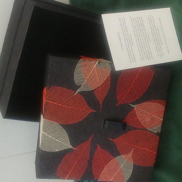 Cremation Urn.  Embrace Autumn Biodegradable - Picture 1 of 6